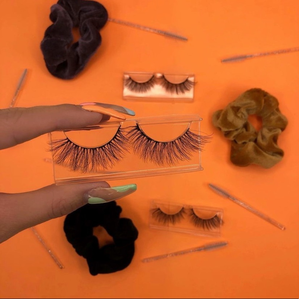Hikilla “Escape” Cateye Lashes